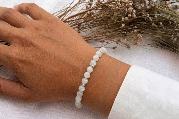 Pulsera de Piedra Luna 6mm con Plata · Intuición y Conexión con Energía Femenina